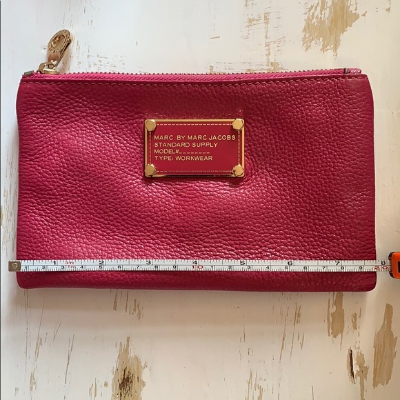 Marc Jacobs wristlet - Picture 2 of 8